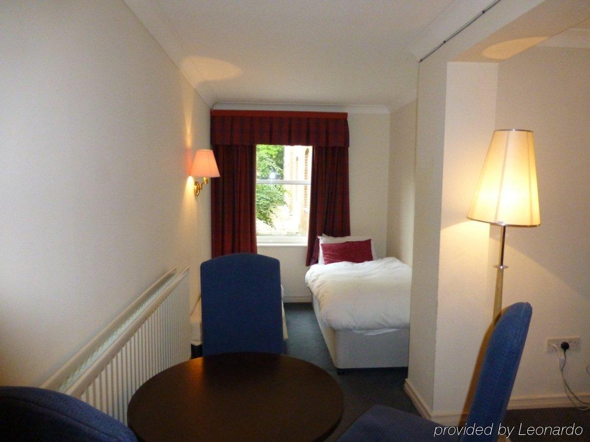 Waterloo Hotel Crowthorne Zewnętrze zdjęcie